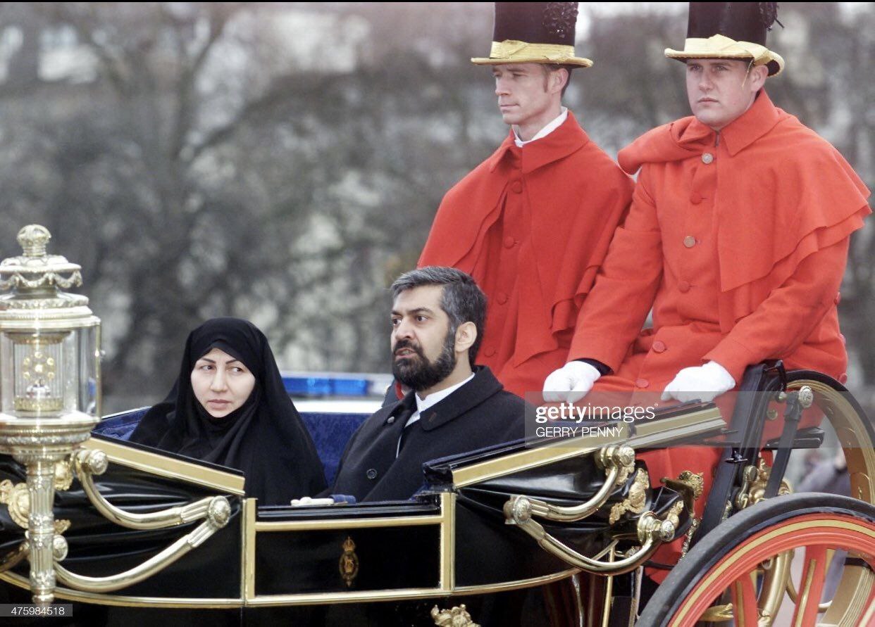 سفیر ایران و همسرش در کالسکه سلطنتی انگلیس