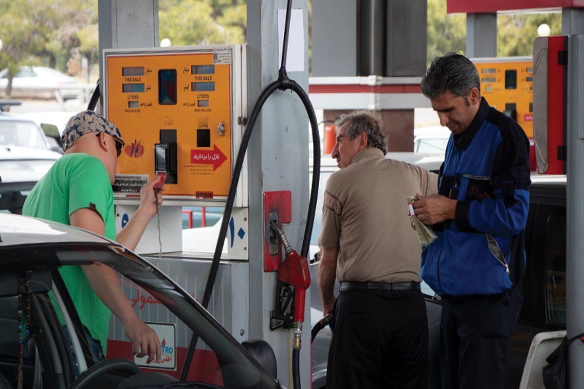 ماجرای توزیع بنزین ۱۵۰۰ تومانی بین همه خانوار‌ها چیست؟