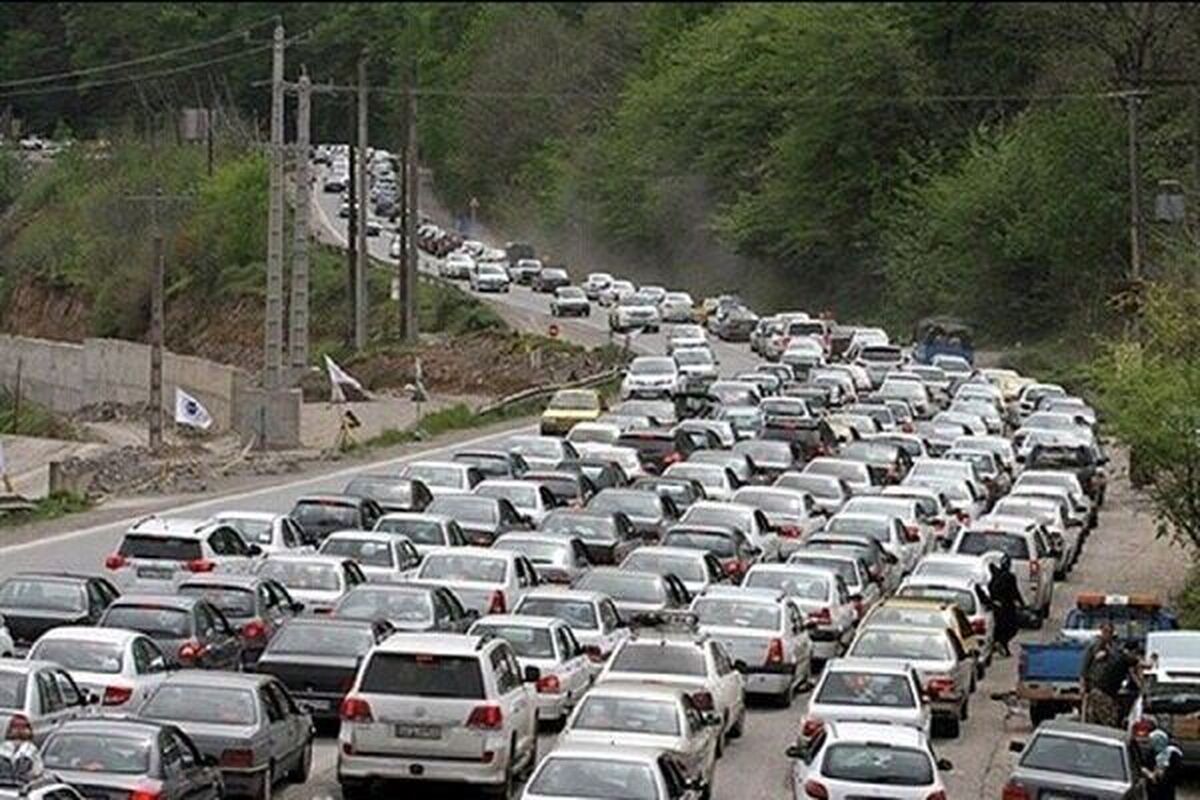 ترافیک سنگین در محور‌های چالوس و آزادراه قزوین - رشت ادامه دارد