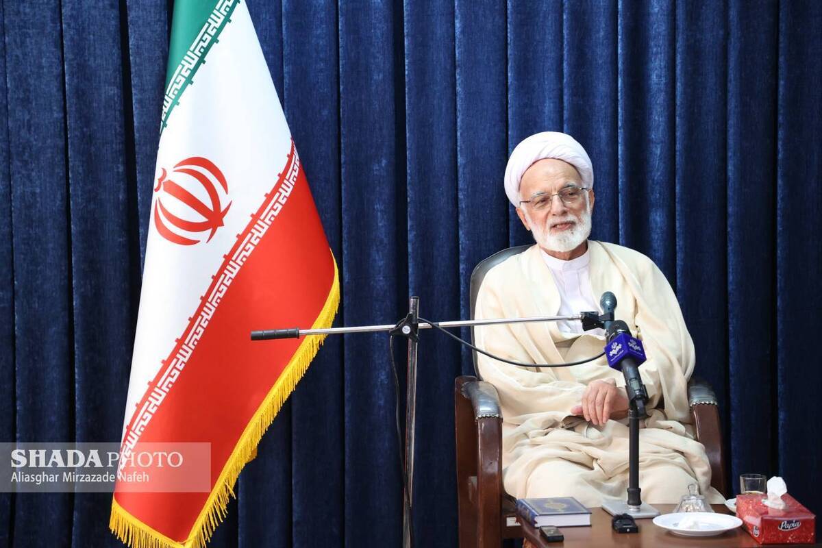 نماینده ولی فقیه در استان مرکزی در دیدار با وزیر اقتصاد: بالا بردن سهم ایران در اقتصاد جهانی با استفاده از ظرفیت عضویت در بریكس
