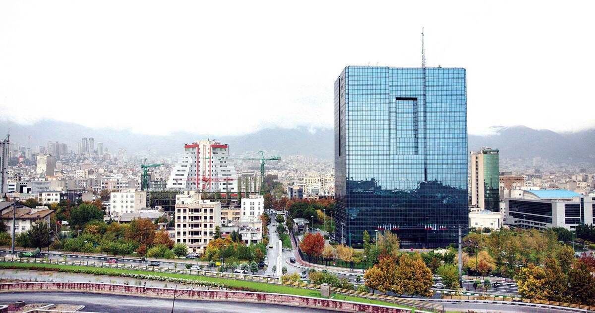 ذخایر ارزی ایران در حال افزایش است؛ بدهی خارجی نداریم