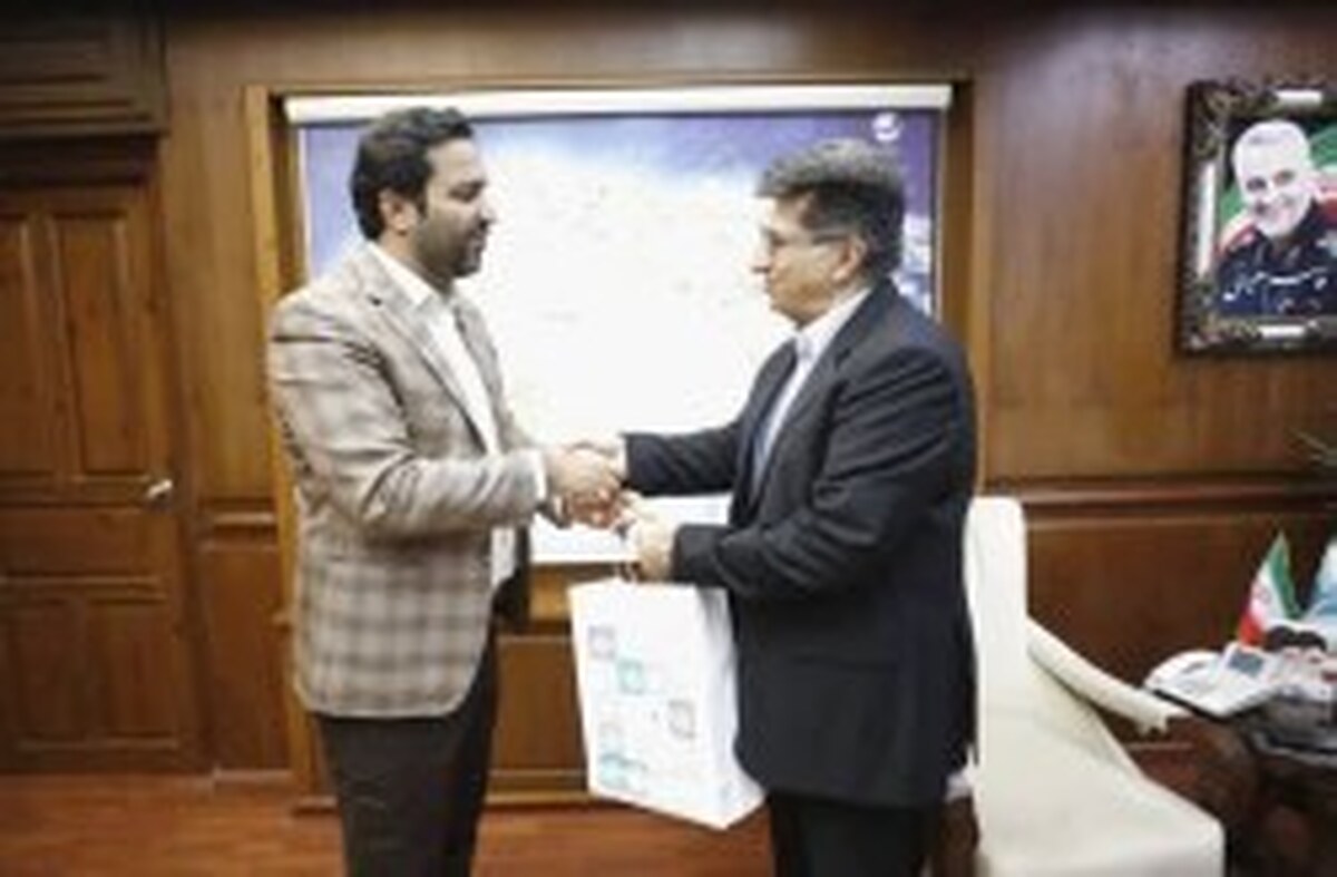 قدردانی‌ مدیرعامل منطقه آزاد کیش از زحمات دکتر محمدرضا رضانیا، رئیس مرکز بهداشت کیش