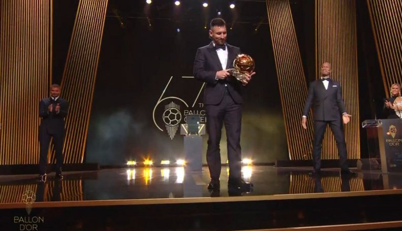 لیونل مسی بهترین بازیکن سال شناخته شد و هشتمین توپ طلایش را کسب کرد