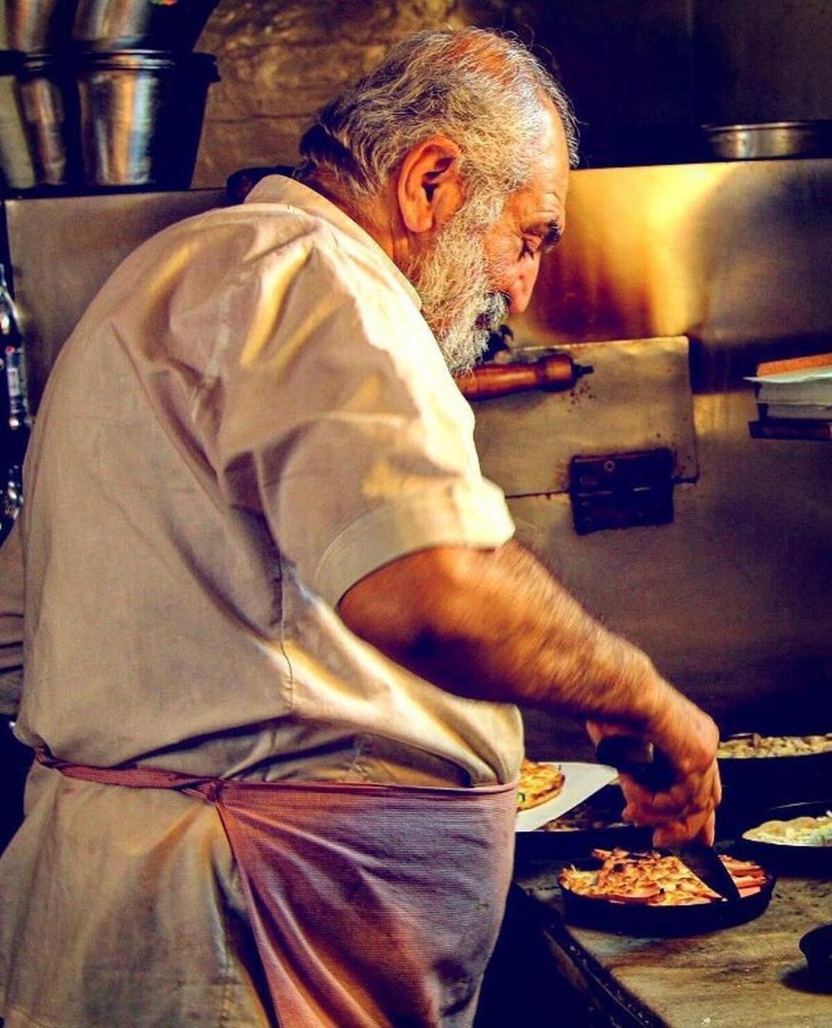 پلمپ قدیمی‌ترین پیتزا فروشی تهران بخاطر حجاب!