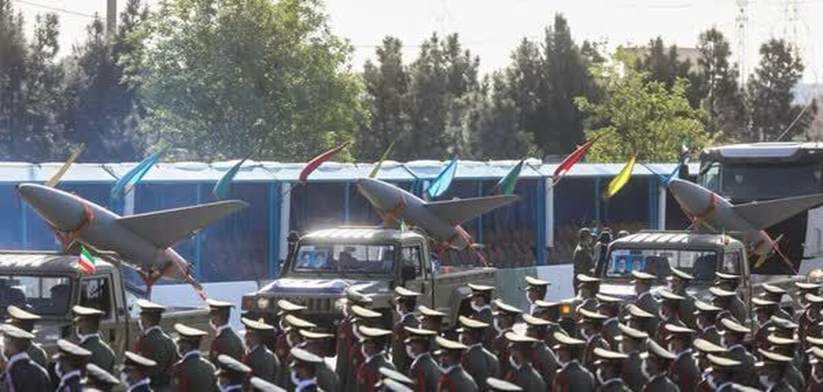نمایش تجهیزات دفاعی در رژه روز ارتش