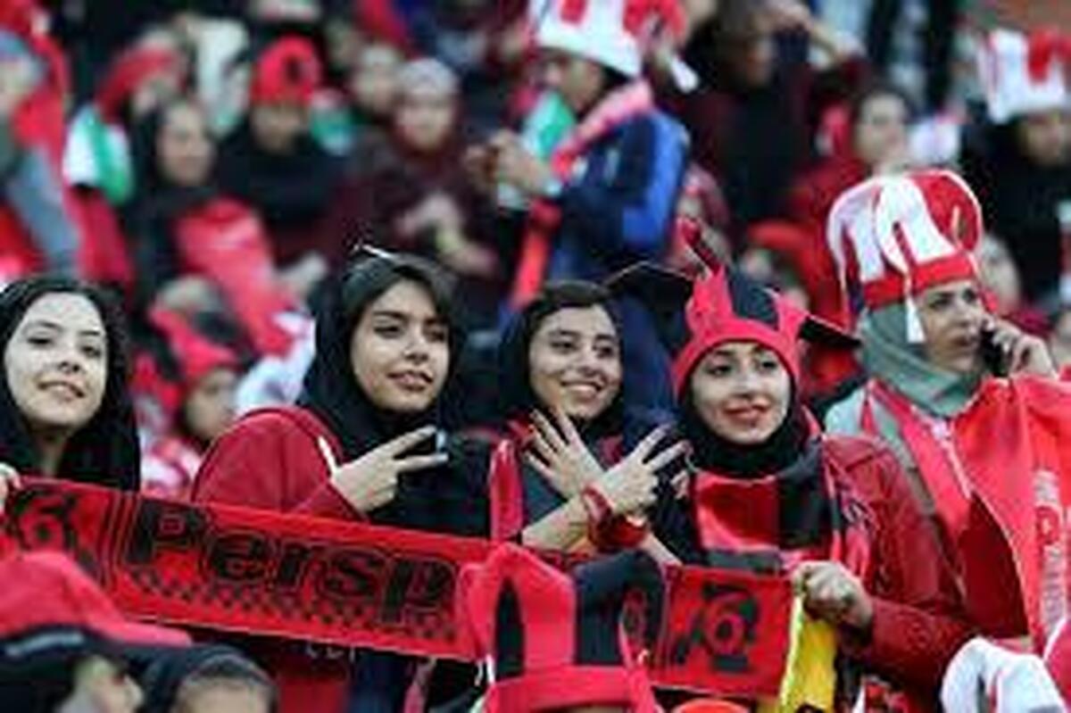 ۲ تماشاگر زن مسابقه پرسپولیس تراکتور بازداشت شدند!