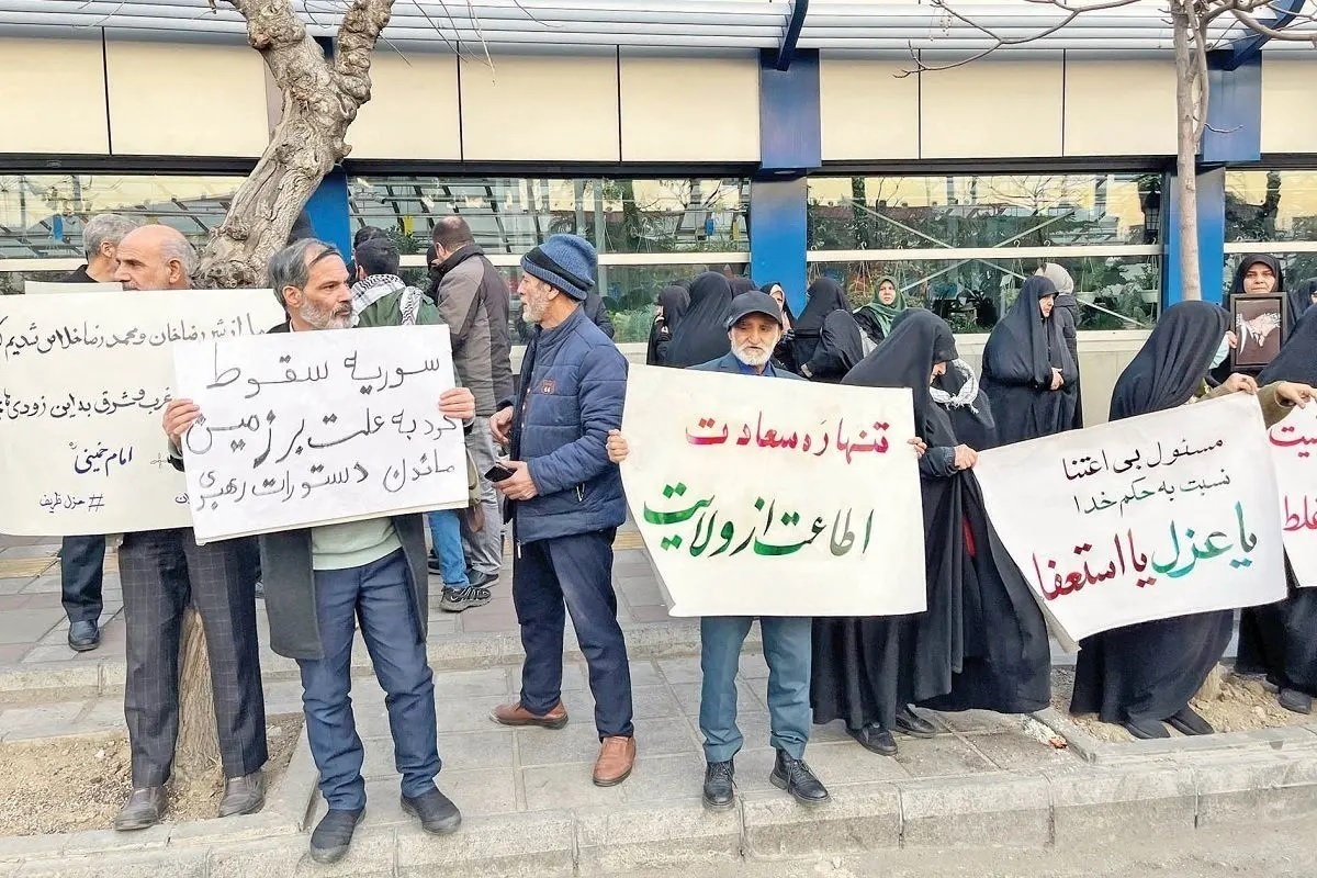 حامیان آقای کامران برای محمد جواد ظریف درخواست اعدام کردند!