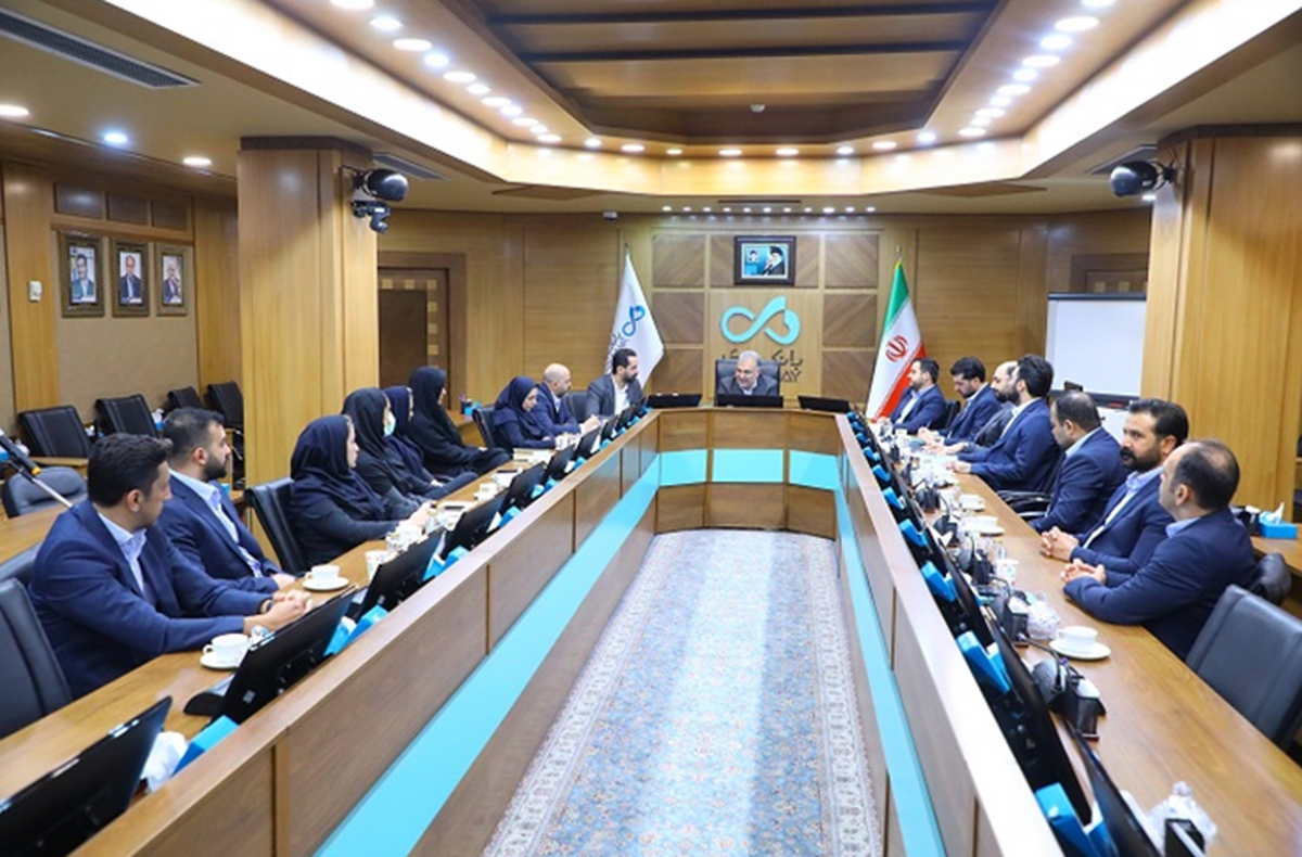 فعالیت‌های روابط عمومی در راستای اهداف استراتژیک بانک باشد