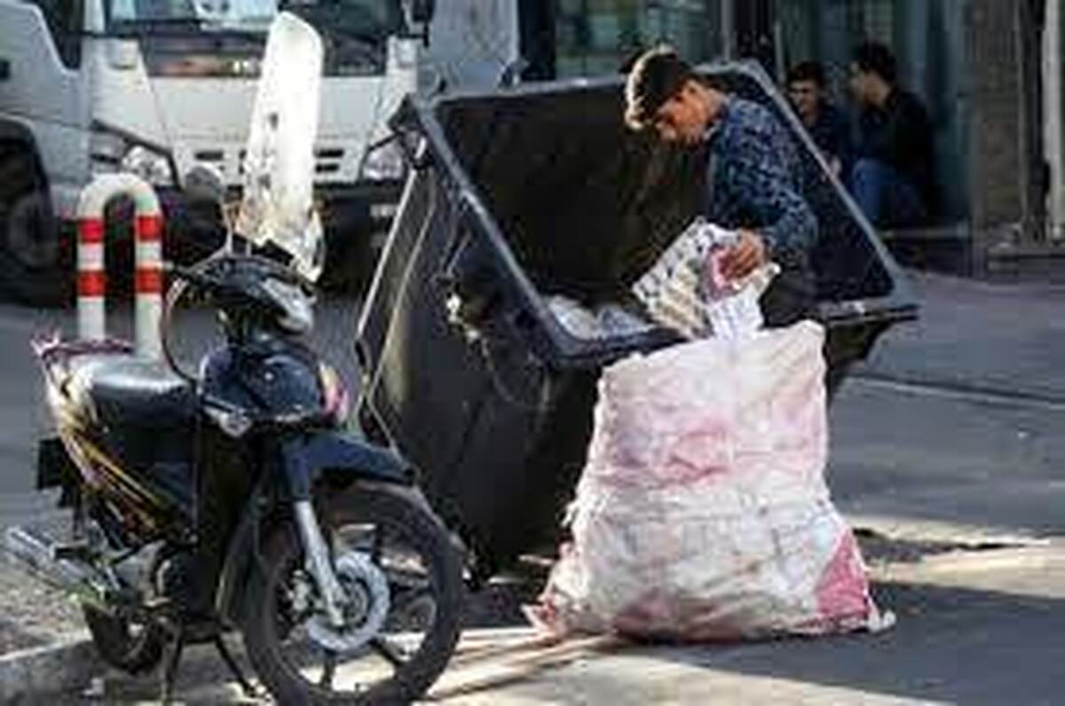 اقدام جالب یک شهروند هنگام دور انداختن زباله‌ + عکس