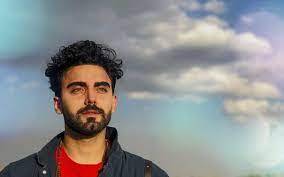 محمد صادقی از ایران خارج شد
