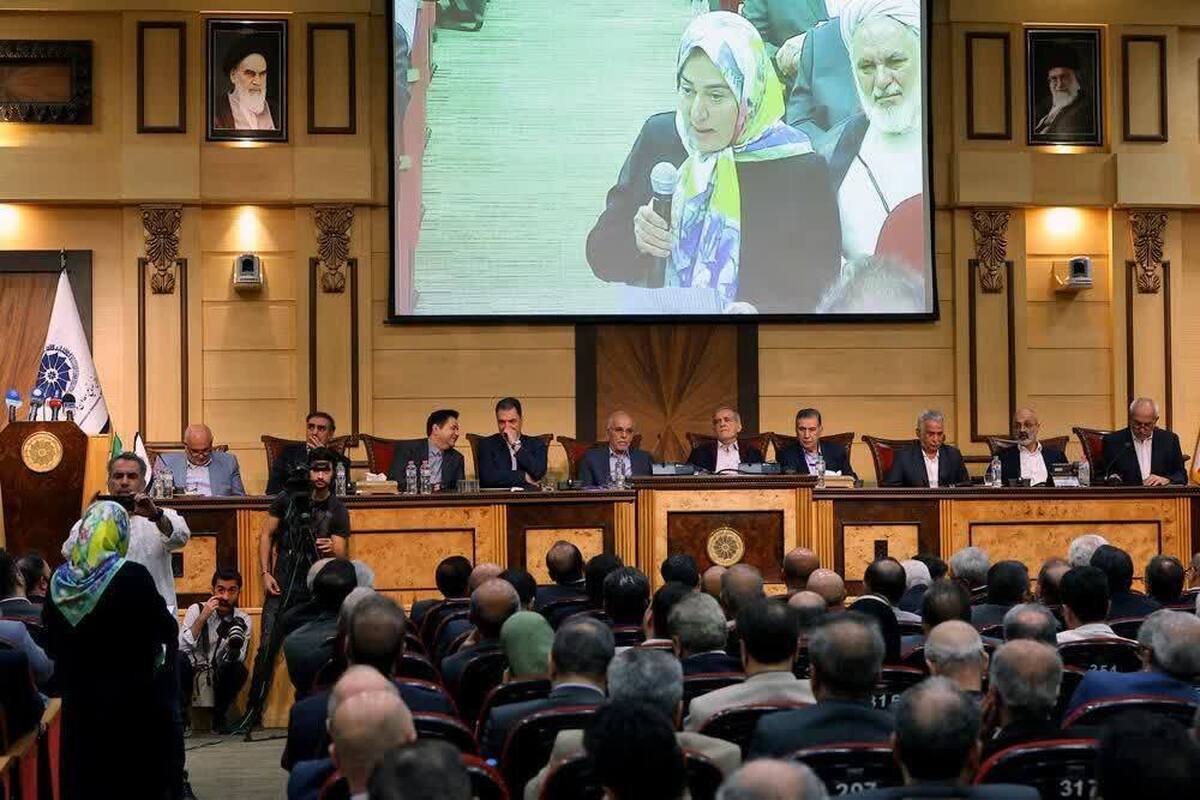 حامیان مسعود پزشکیان در برج میلاد
