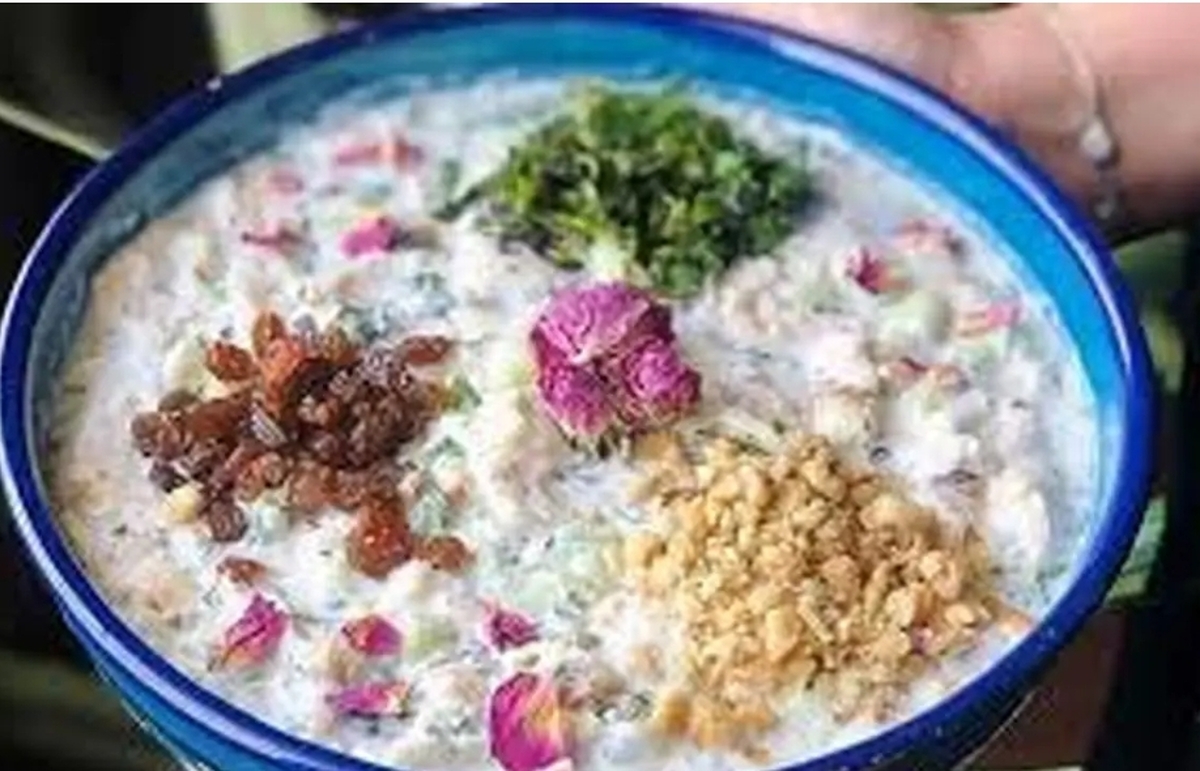 طرز تهیه آب دوغ خیار به روش سنتی