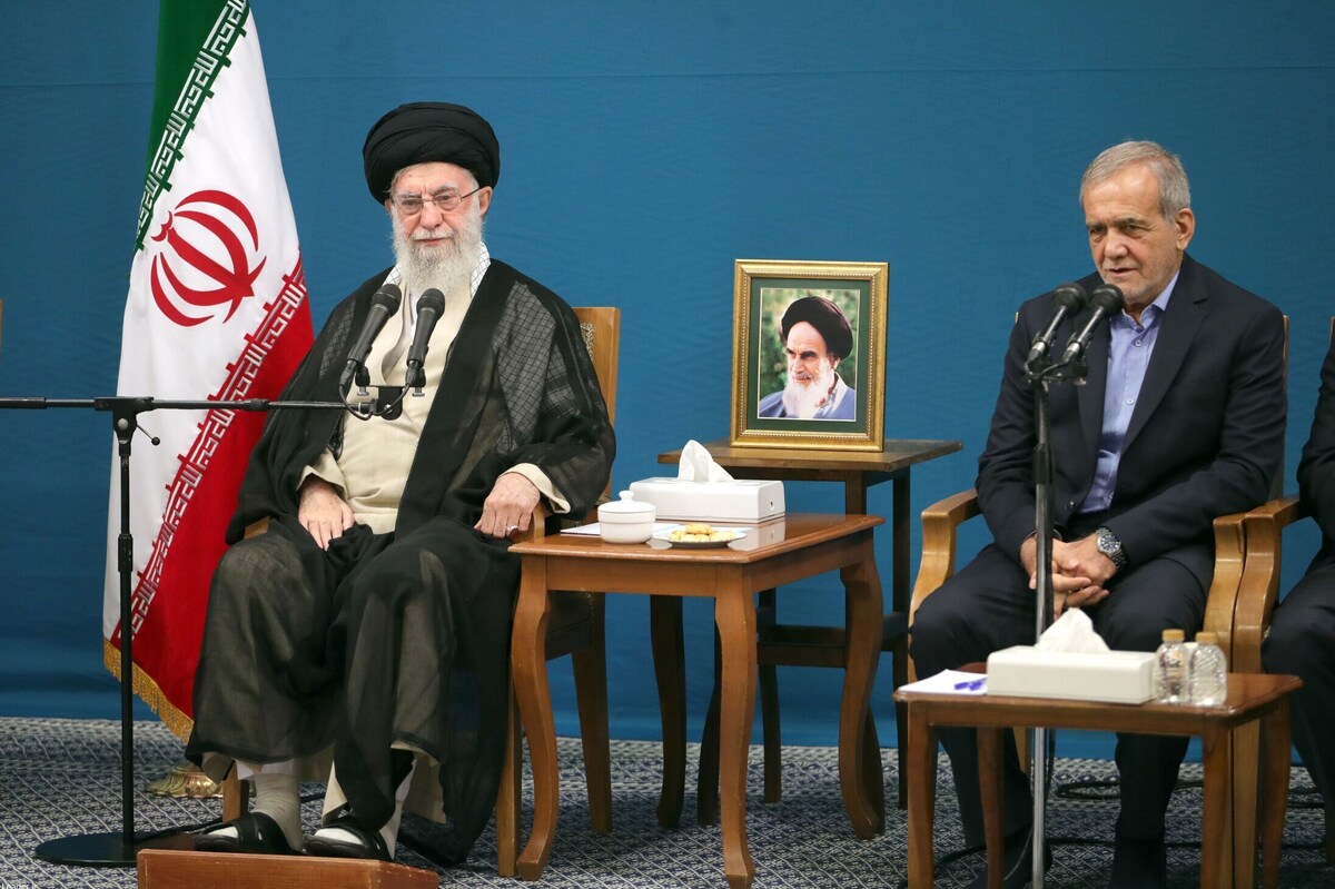 رهبر انقلاب: فضای مجازی باید قانون‌مند شود و آن زمان تبدیل به فرصت می‌شود