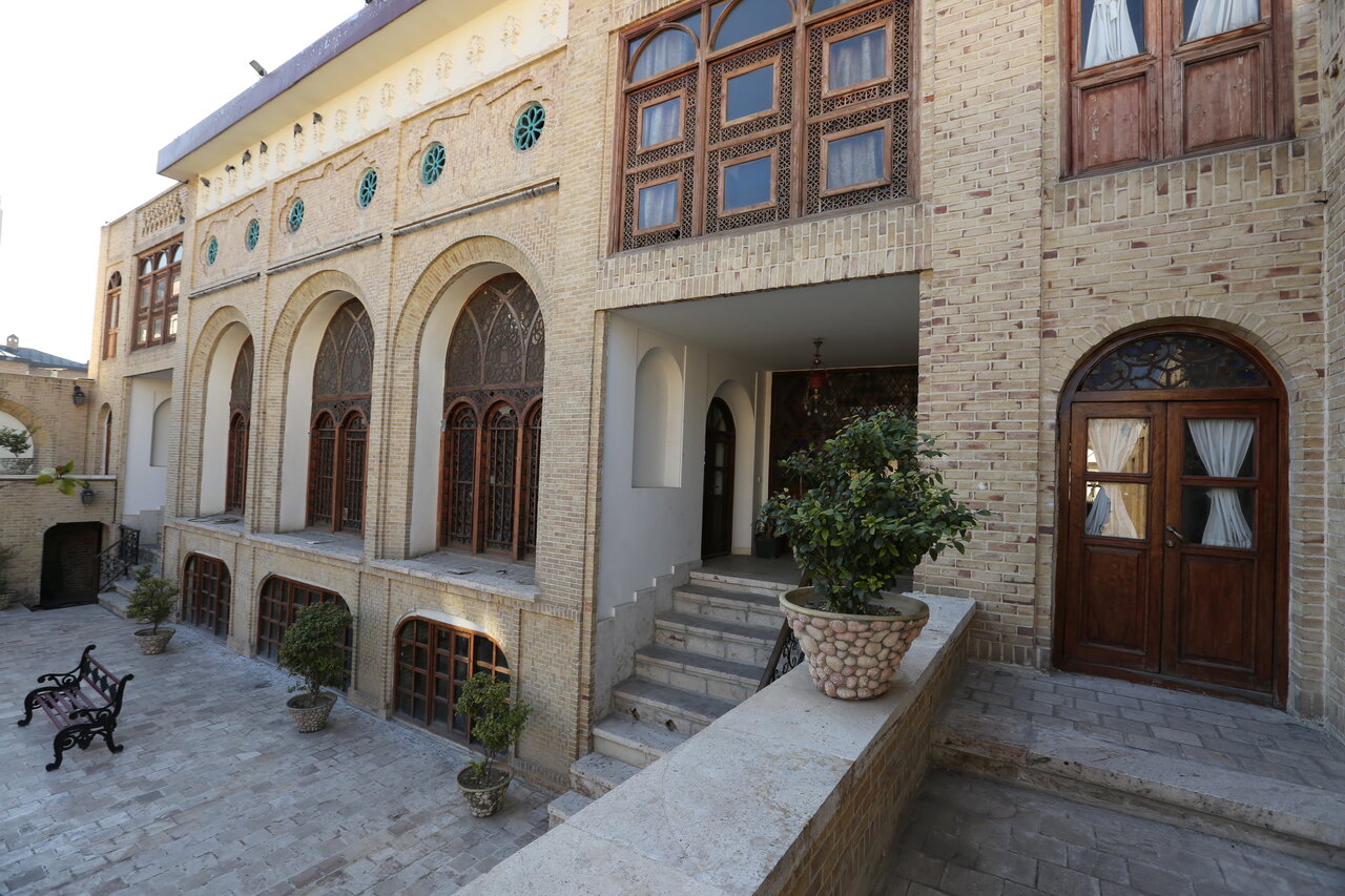 عمارت قاجاری با بادگیرهای یزدی عودلاجان