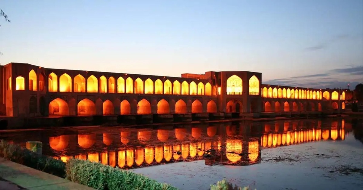 گذر آب از سی و سه پل اصفهان + فیلم