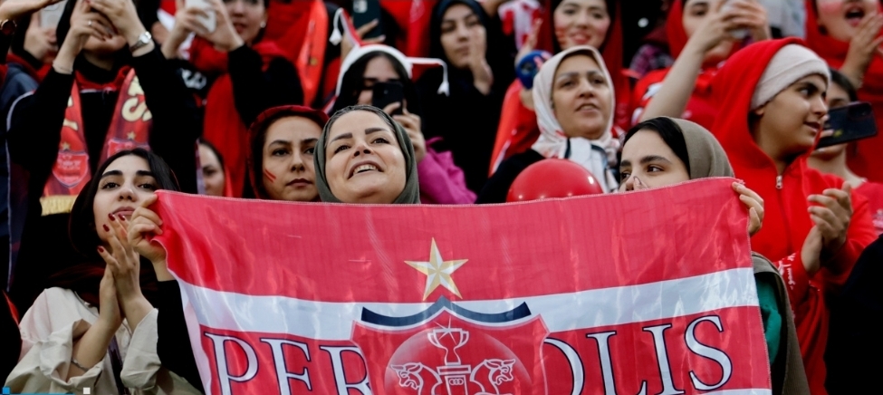 حضور غیر قانونی تماشاگران مرد در بازی پرسپولیس و سپاهان