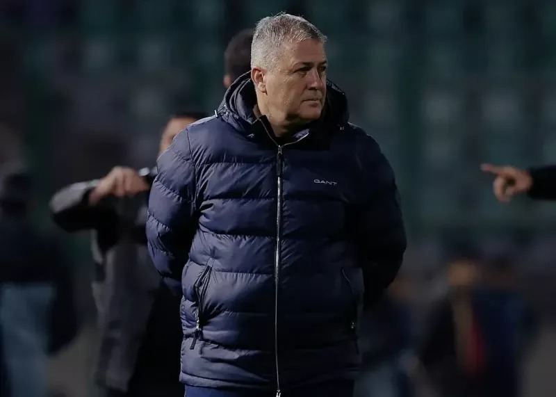 دراگان اسکوچیچ در یزد، فسخ قرارداد دستیاران