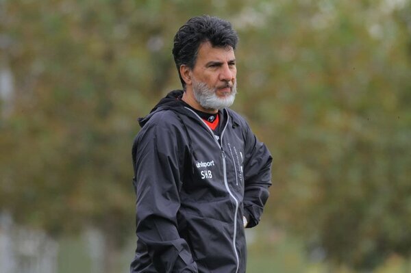 شاهرخ بیانی: بازیکن های خارجی استقلال چلوکباب‌شان را خوردند و به بهانه اعتراضات از ایران رفتند!