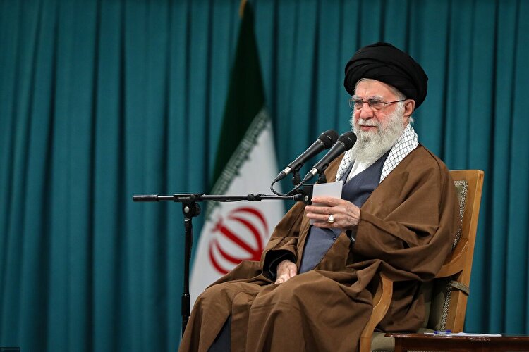 رهبر انقلاب: امسال کشور شما، به برکت ایمان و اتّحاد و اعتماد به نفس، در دنیا اعتبار و وزانتی تازه یافت