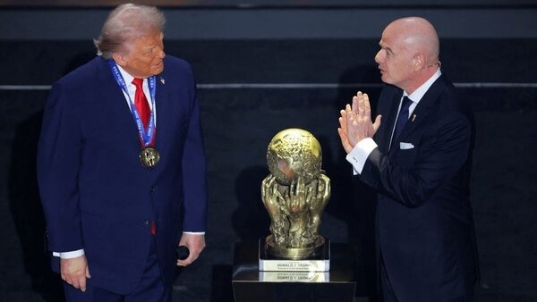 اعضای یوفا کناره گیری از جام جهانی را برسی میکنند