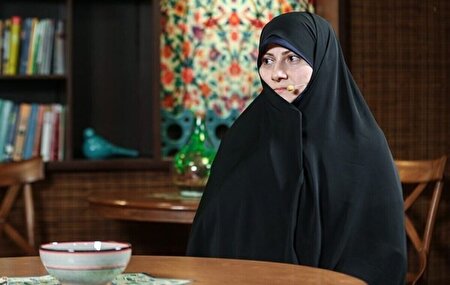 خانم جنجالی حجاب بالاخره پرچم صلح نشان داد؟!