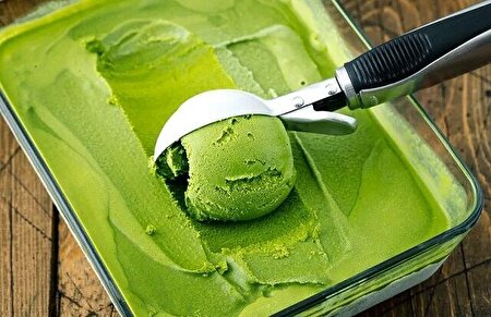 بستنی چغاله بادام کشدار و پفکی