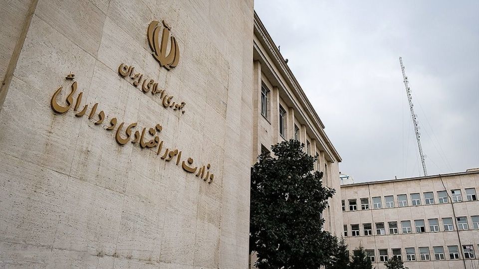 وزیر اقتصاد در راه بهارستان