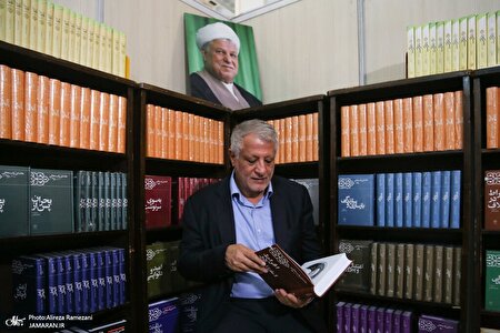 محسن هاشمی در نمایشگاه بین المللی کتاب
