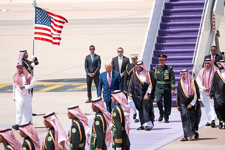 اول آمریکا، اول معامله