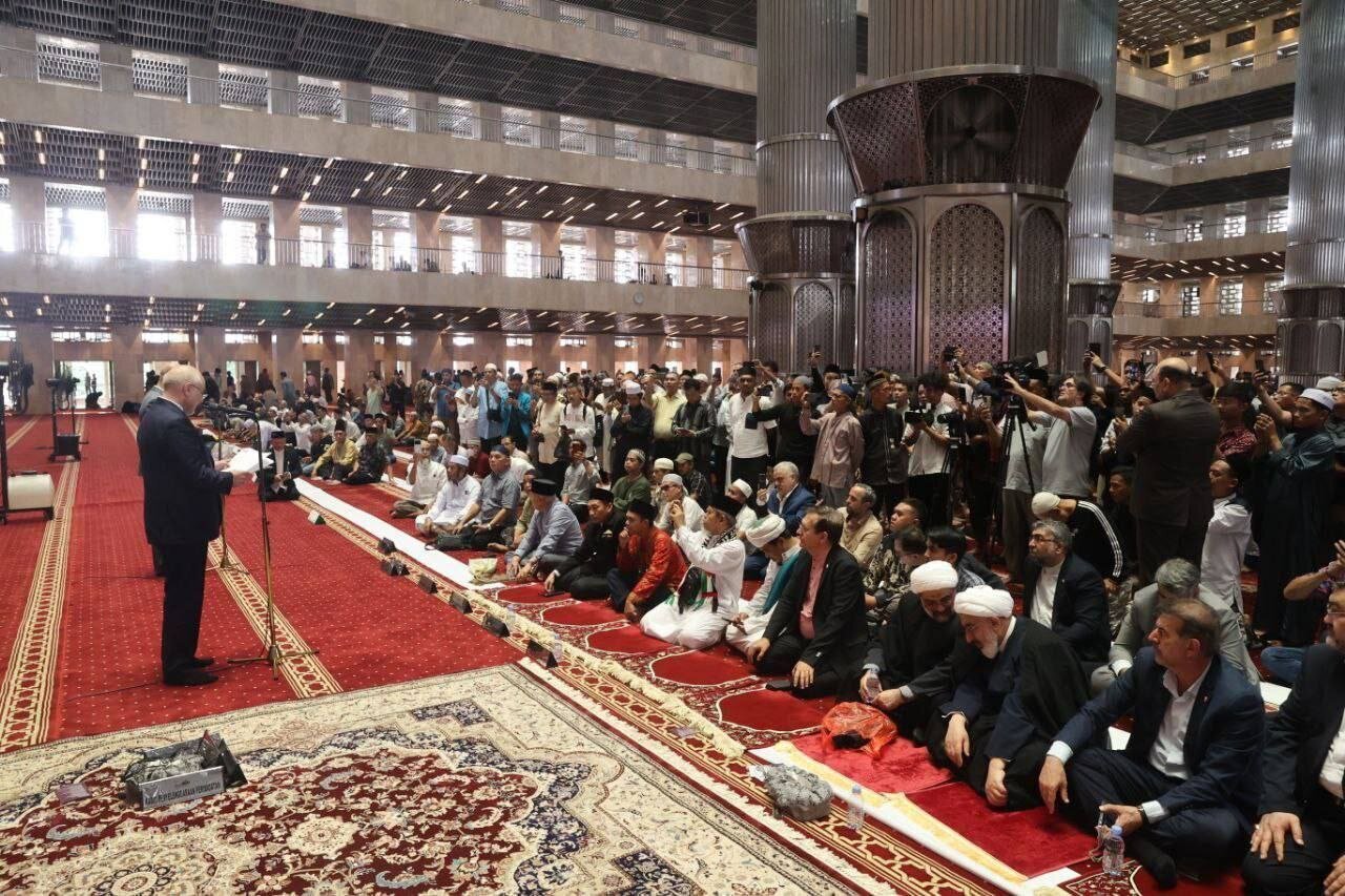 قالیباف در نماز جمعه جاکارتا
