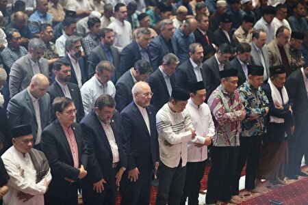 قالیباف در نماز جمعه جاکارتا