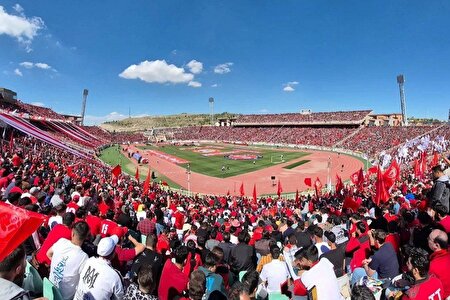 جشن قهرمانی تراکتور در یادگار امام جشن قهرمانی تراکتور در یادگار امام