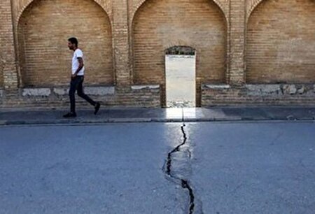 آثار تاریخی اصفهان در حال تخریب، نمایندگان اصفهان به فکر قانون حجاب