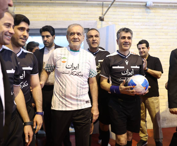 رییس جمهوری که در هر نیمه فوتبال در یک تیم بازی کرد