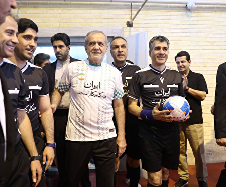 رییس جمهوری که در هر نیمه فوتبال در یک تیم بازی کرد