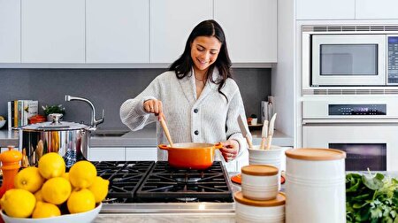۱۰ ترفند آشپزی مخصوص خانم‌های شاغل