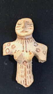 کشف پیکرک سفالی زنانه متعلق به دوران پیش از تاریخ در دهلران