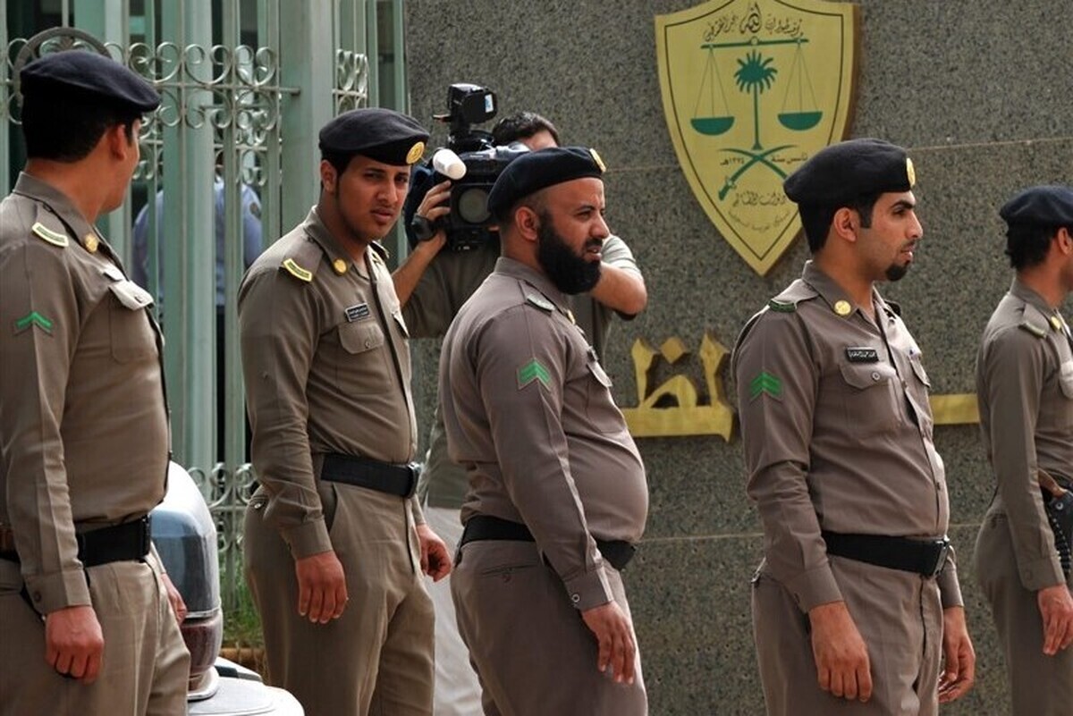 زائران خانه خدا در مخزن خودرو‌های سنگین!