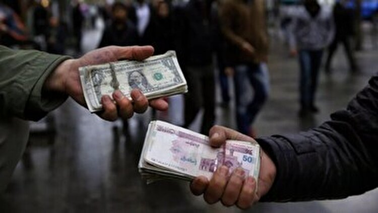 افت ارزش دلار ادامه دارد
