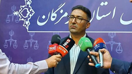 رئیس کل دادگستری هرمزگان: ذخایر سوخت قاچاق در بندر کلاهی با تولید روزانه یک پالایشگاه برابری می‌کند