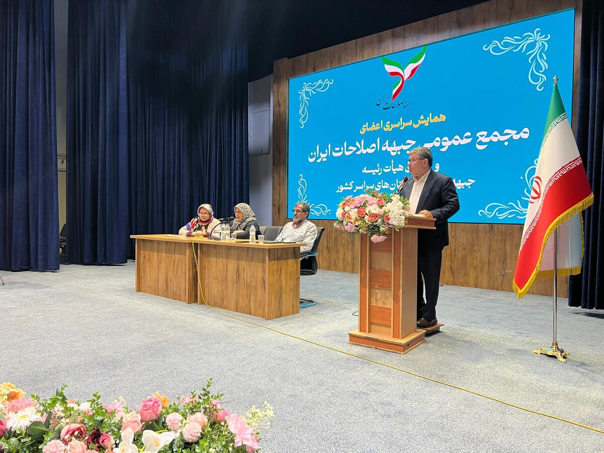 آذر منصوری: با جریانی مواجه هستیم که با اینکه می‌داند اقلیت است