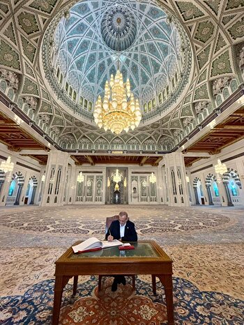 تصویر خبرساز پزشکیان در مسجد سلطان