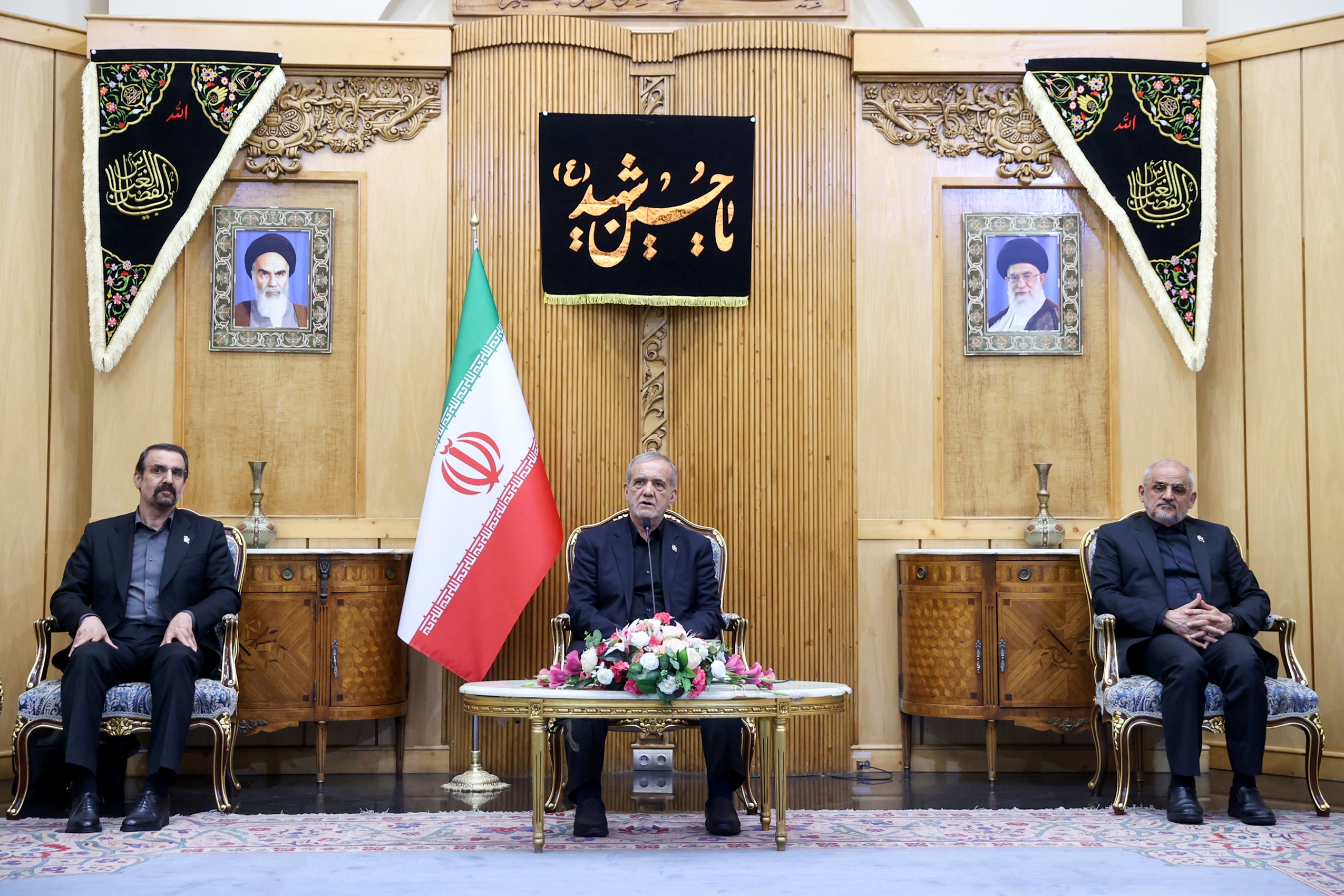بازگشت پزشکیان از نشست سران اکو در خان‌کندی