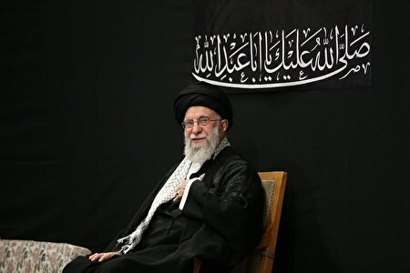 رهبر انقلاب در شب عاشورا به مداح حسینیه امام خمینی چه گفت؟