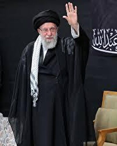 چرا رهبر انقلاب بدون عصا در حسینیه امام خمینی آمدند؟