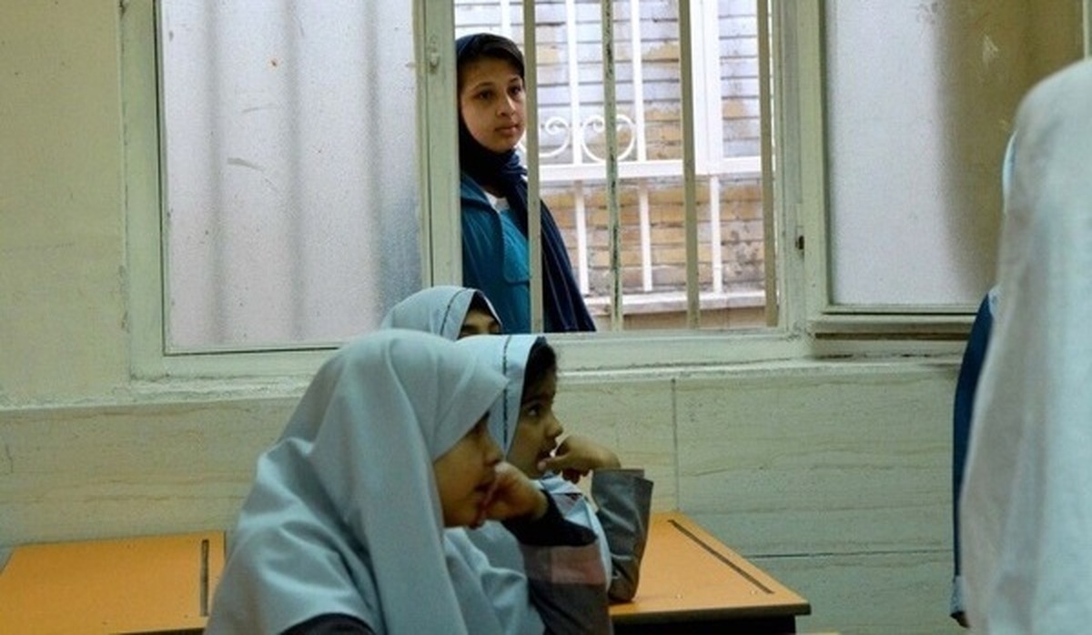 هیچ دانش آموزی به بهانه کاهش معدل اخراج نمی‌شود