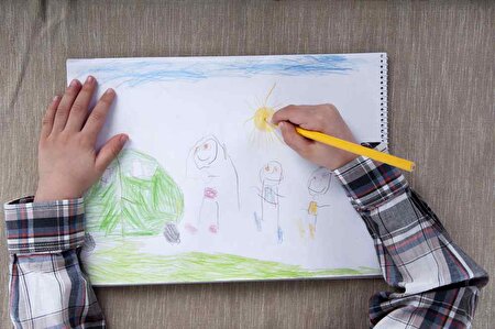 غم کودک را در نقاشی هایش پیدا کنید