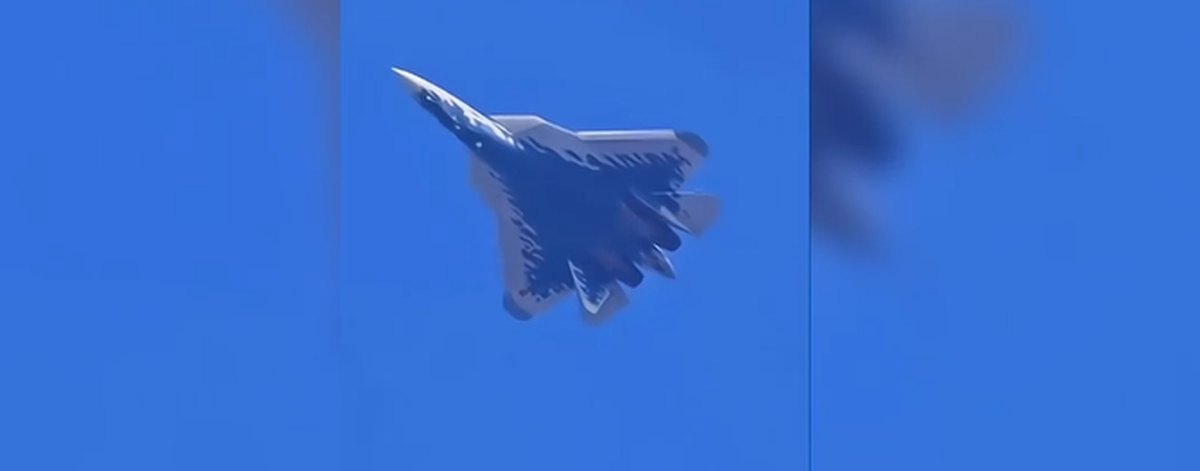 مانور خلبان ۶۳ ساله با سوخو ۵۷!
