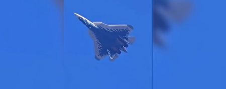 مانور خلبان ۶۳ ساله با سوخو ۵۷!
