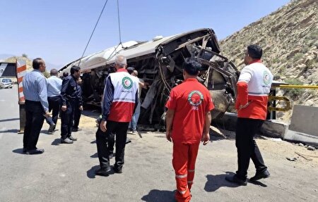 ۲۱ فوتی و ۲۵ مصدوم در واژگونی اتوبوس در جاده فیروزآباد – کوار استان فارس